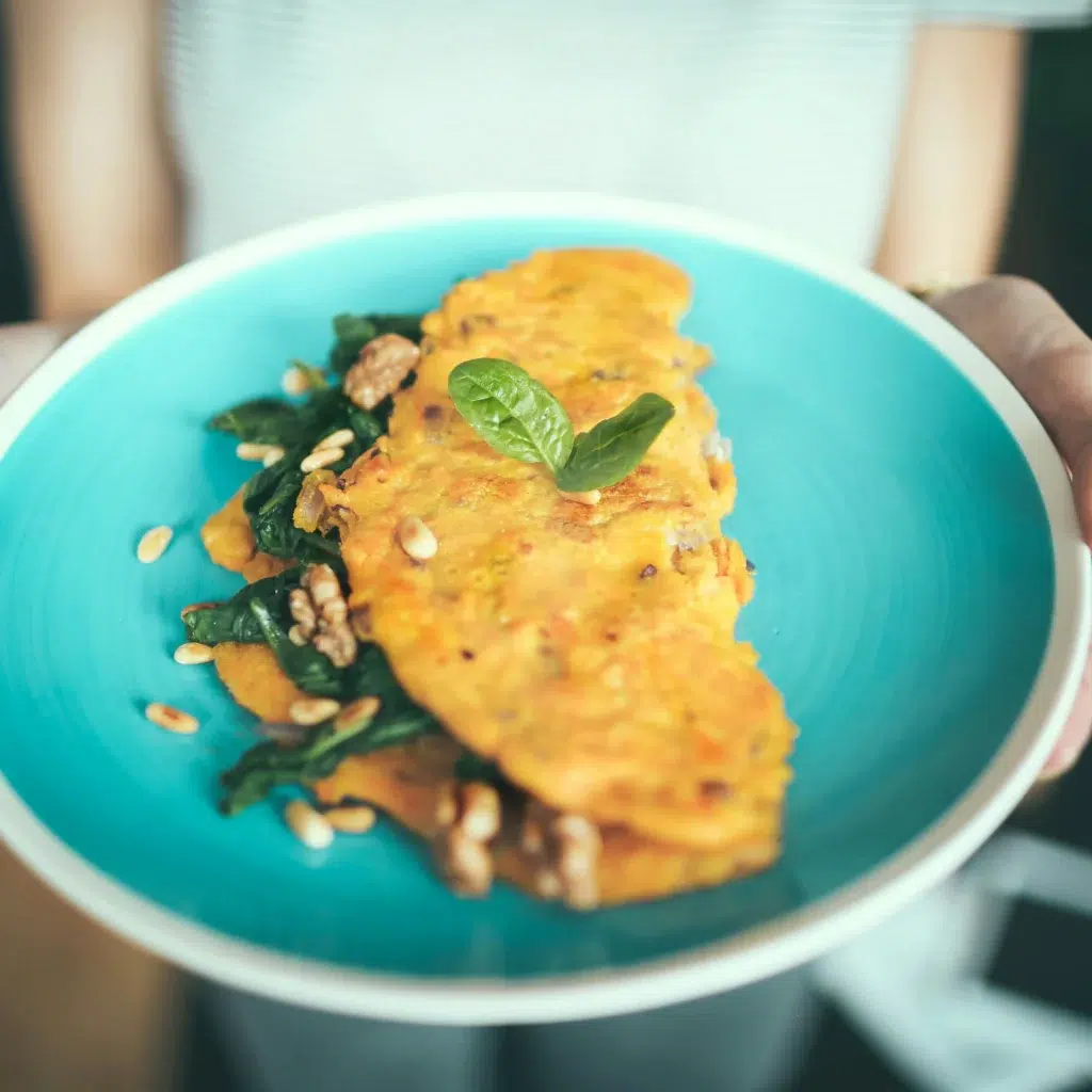 Petit-déjeuner riche en fer : omelette aux épinards